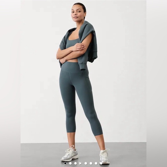 Athleta Pants - NWT Athleta Salutation Stash Eden Capri Size XXS